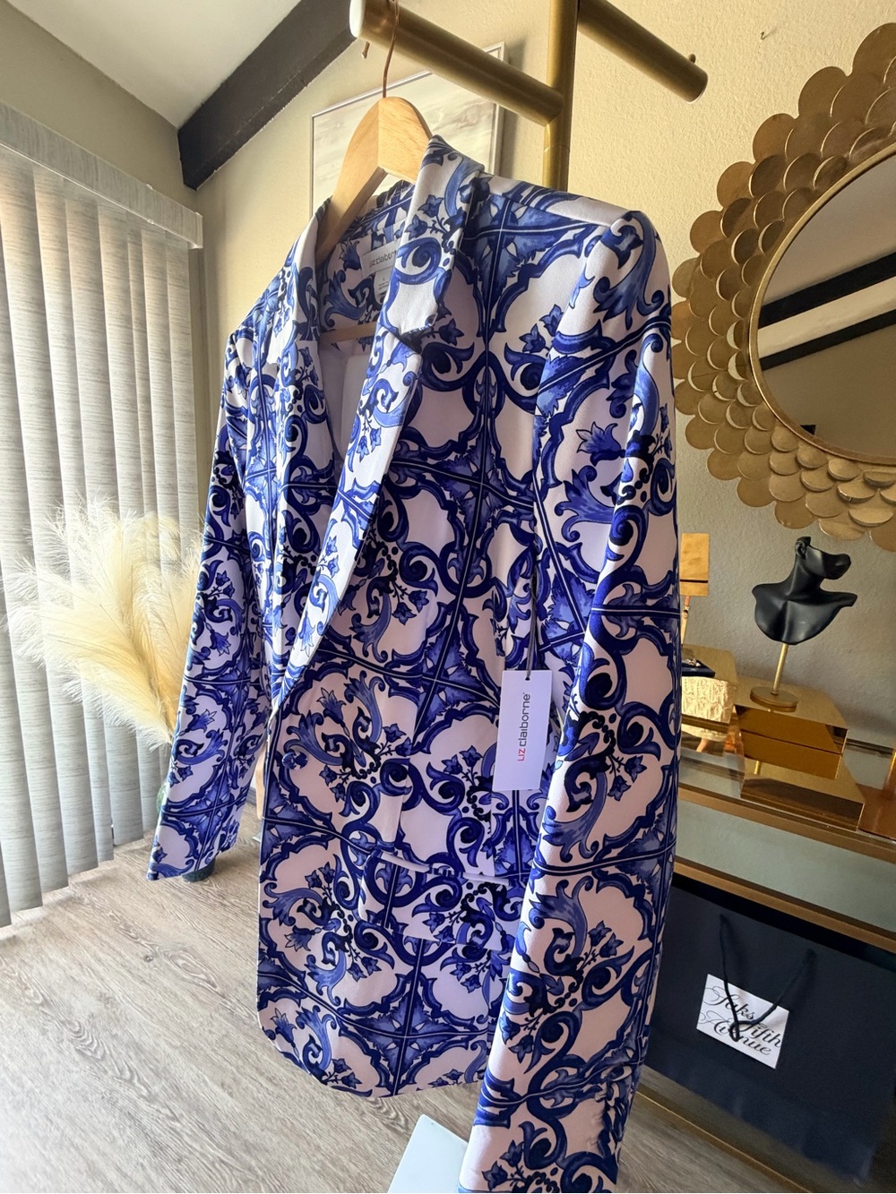 Liz Claiborne Blue and White Scroll-Print Blazer - Picture 4 of 12